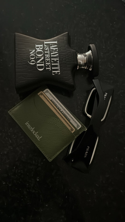 Interlocked Card Holder